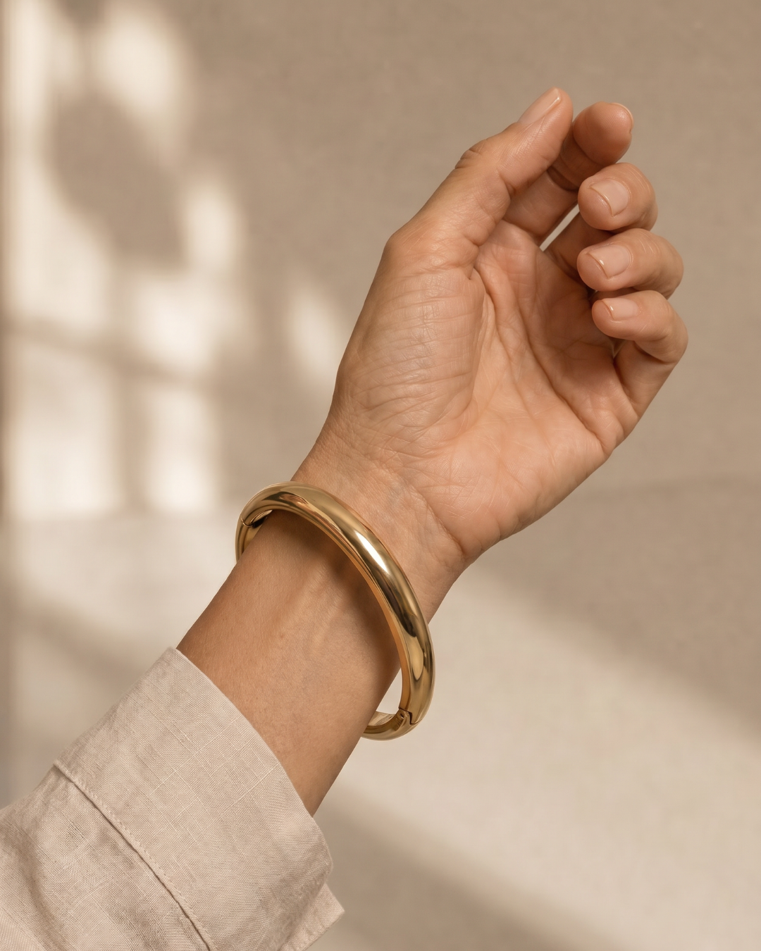 Viom | Polished Rounded Bangle