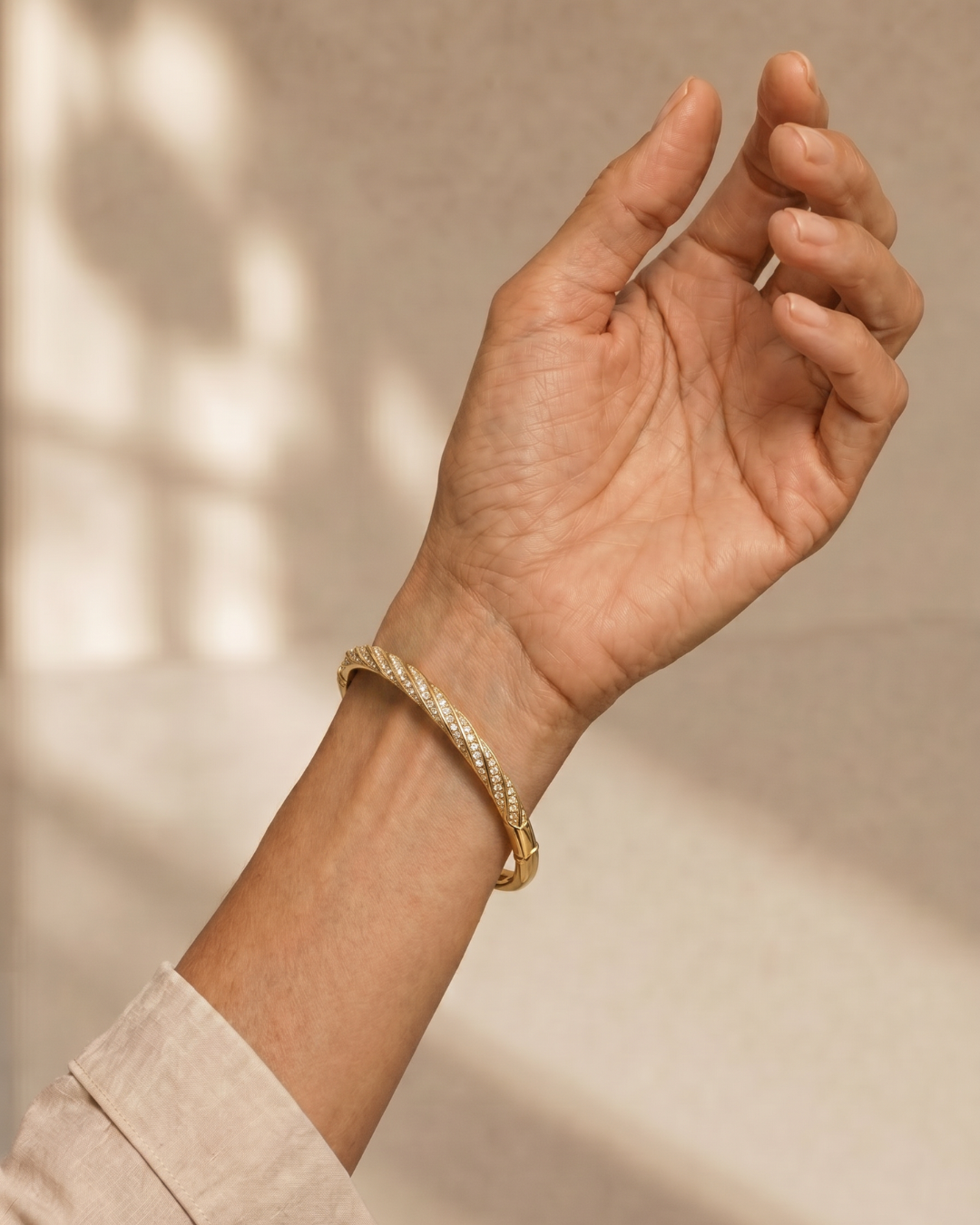 Topazia | Twisted Crystal Inlay Slim Bangle